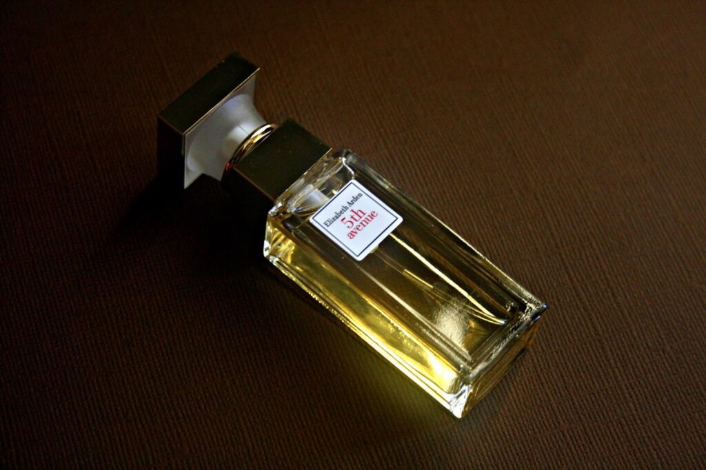 5th Avenue Dream Eau de Parfum: Nauja Elizabeth Arden Kvapų Kolekcija