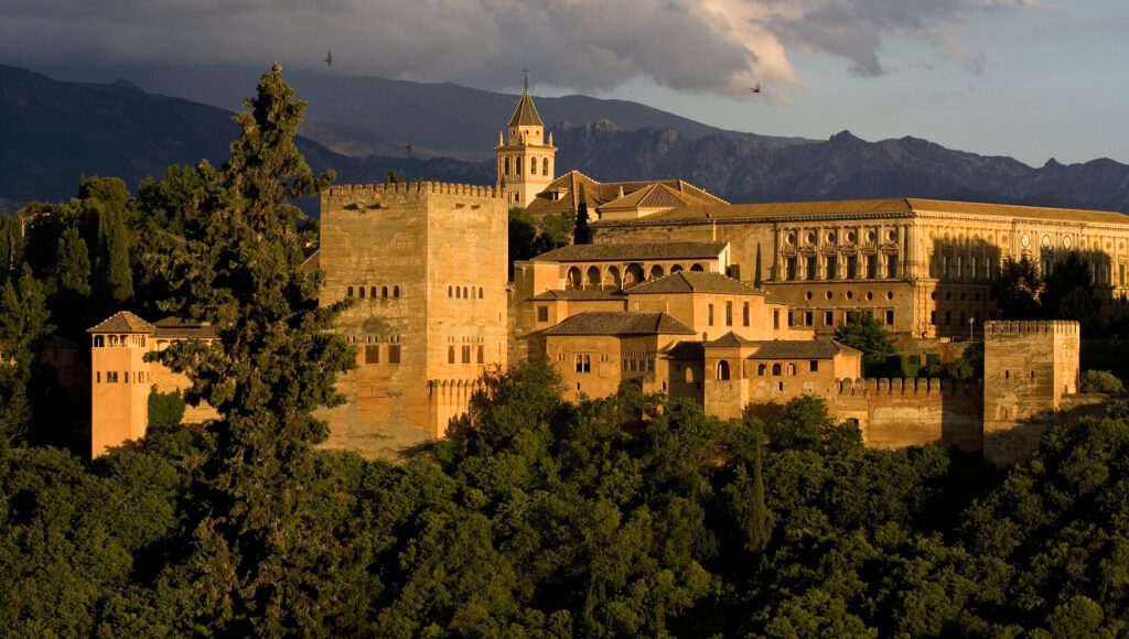 Alhambra: Ispanijos Architektūros Stebuklas