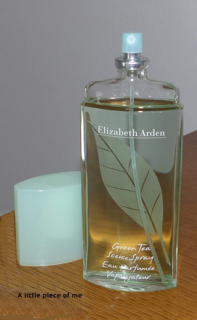 Elizabeth Arden Green Tea: Energizuojantis Kvapas Jūsų Kasdienai